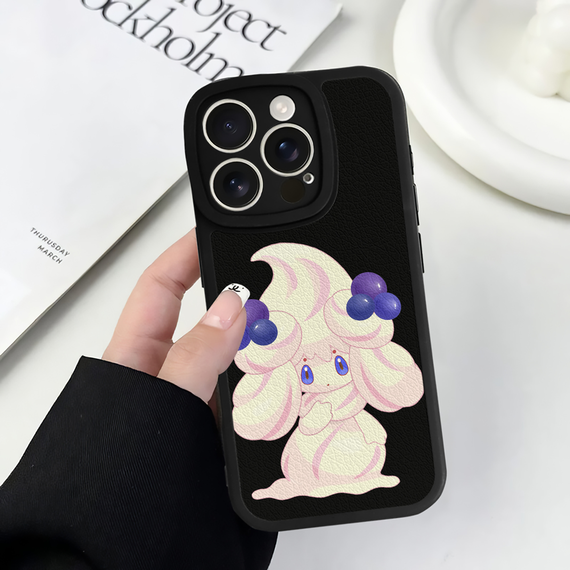 （画像用） ポケットモンスター Pokémon 【iPhone 16シリーズ対応】シリコンスマホケース（レザー調） 材質：シリコン